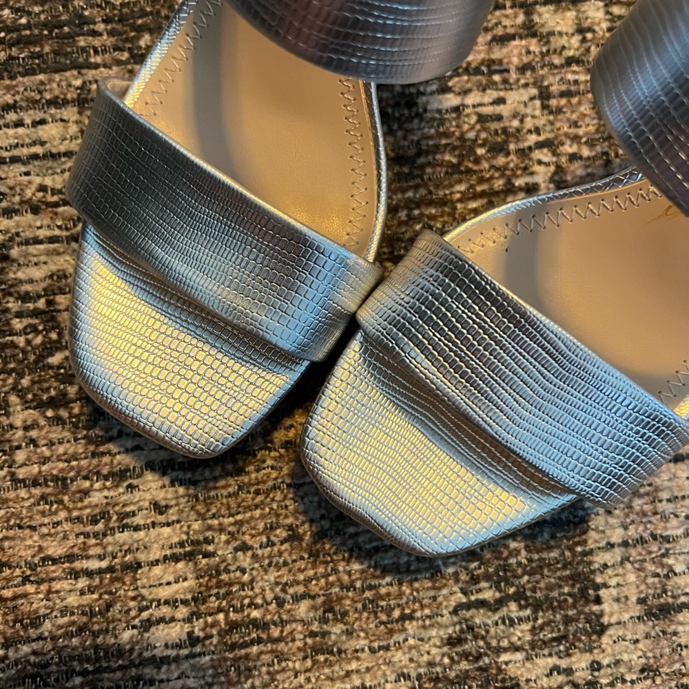 Silver heels - Picture 3 of 4